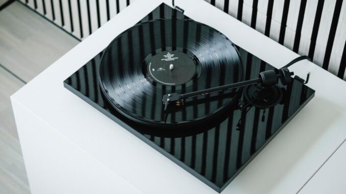 Pro-Ject’s new entry-level turntable promises audio thrills, not... An angled view of a black Pro-Ject E1.2 turntable atop a white unit