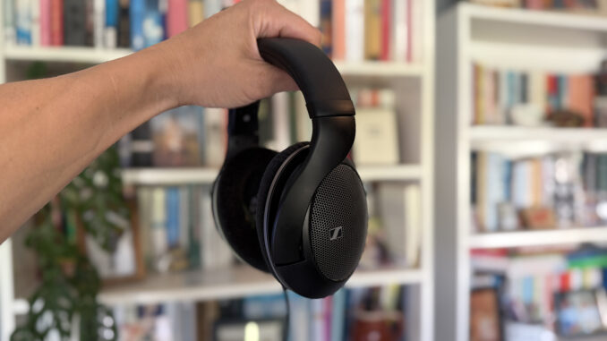 I thought 'audiophile' headphones were only for chin-scratching posers...... Various shots of the Sennheiser HD 550 headphones.