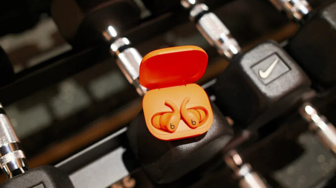 Beats Powerbeats Fit in their case.