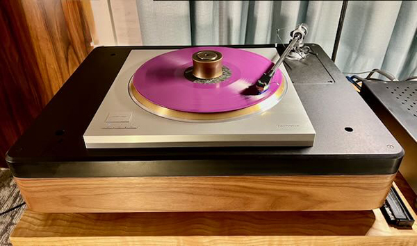 Fern & Roby Channel a Classic Technics Combo at Capital Audiofest With...