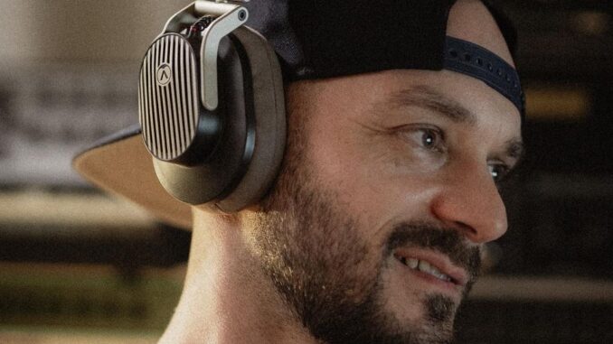 Austrian Audio The Arranger headphohnes worn by young man