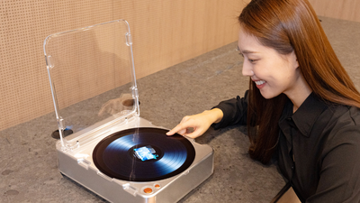 CES 2026: Samsung puts OLED screens on cassettes and turntables that have AI in them